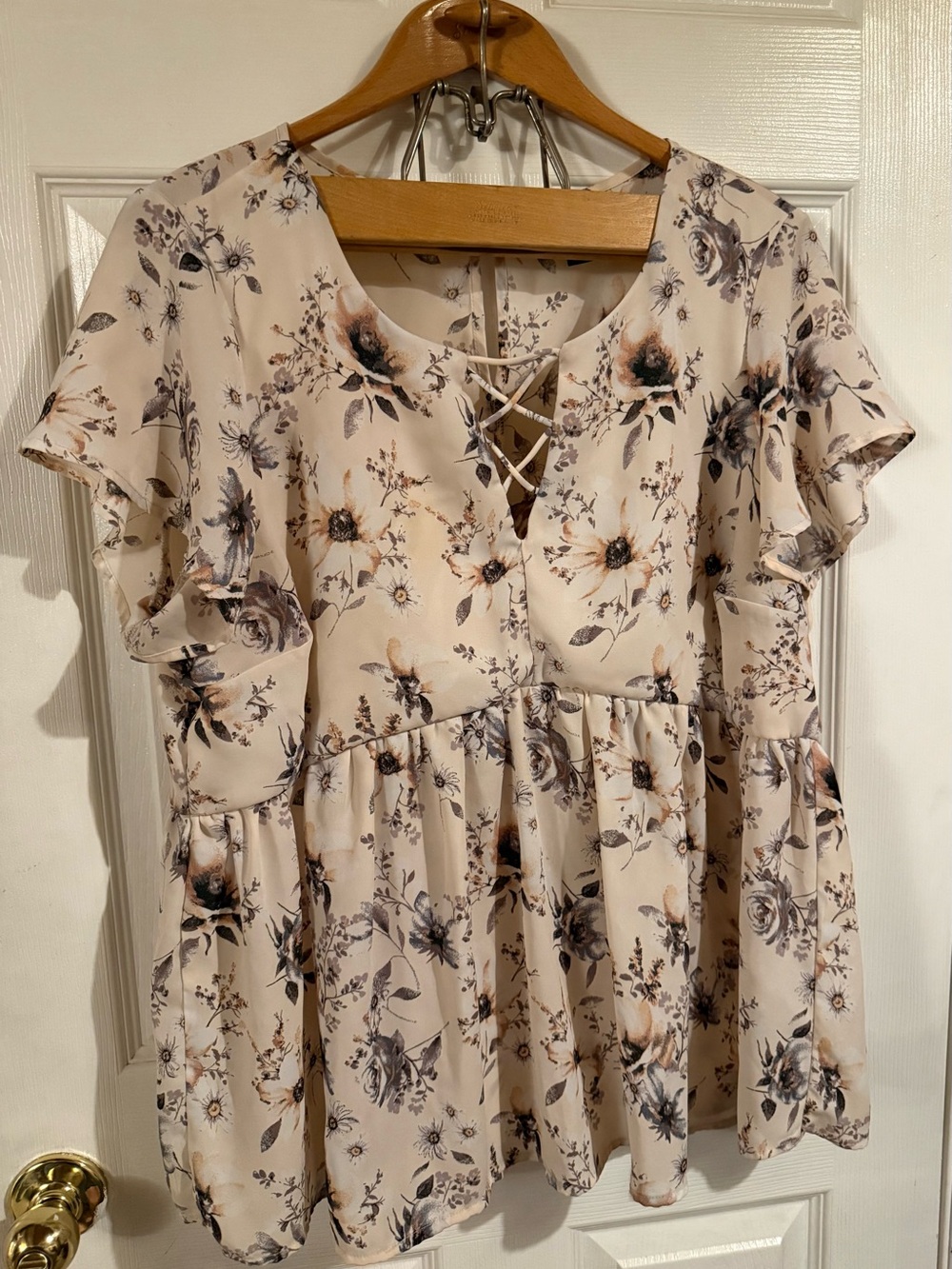 torrid Beige Floral Lace-Up Peplum Top